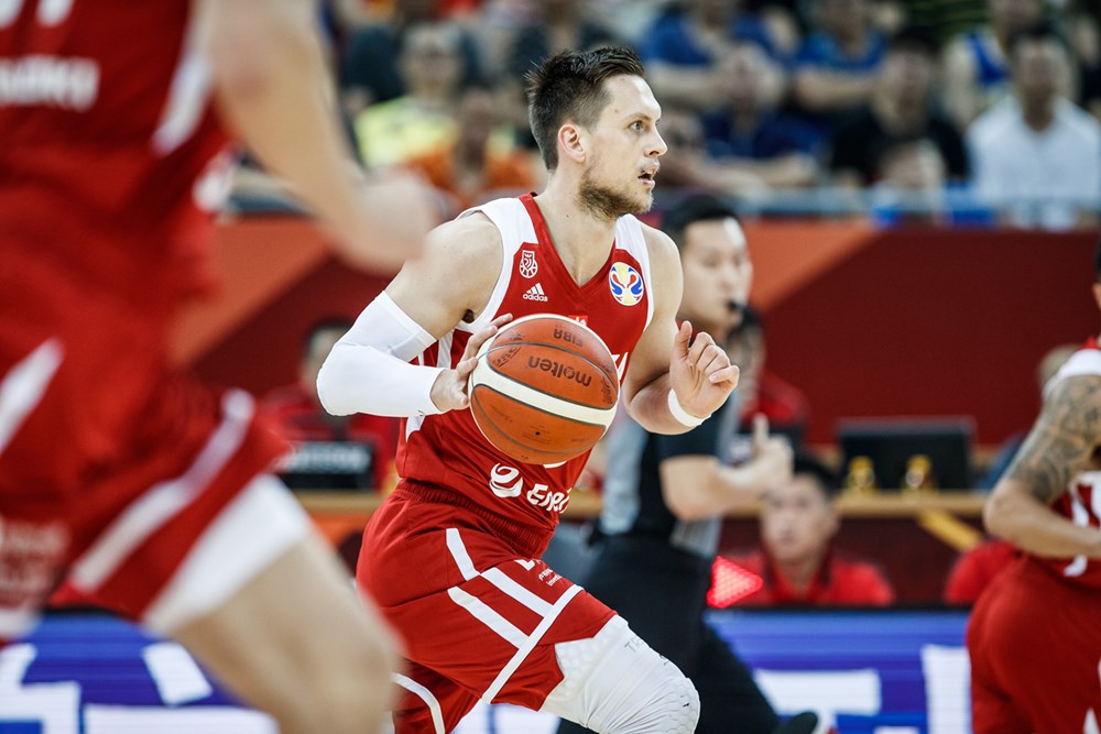 冲刺阶段里昂备战CBA季后赛赛后托特纳姆备战德甲，连对手都承认：AC米兰赛后遗憾出局(曼联宣布阿莫林接任一线队主教练)